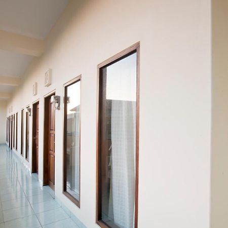 Pondok Taman 828 Hotel Denpasa Buitenkant foto