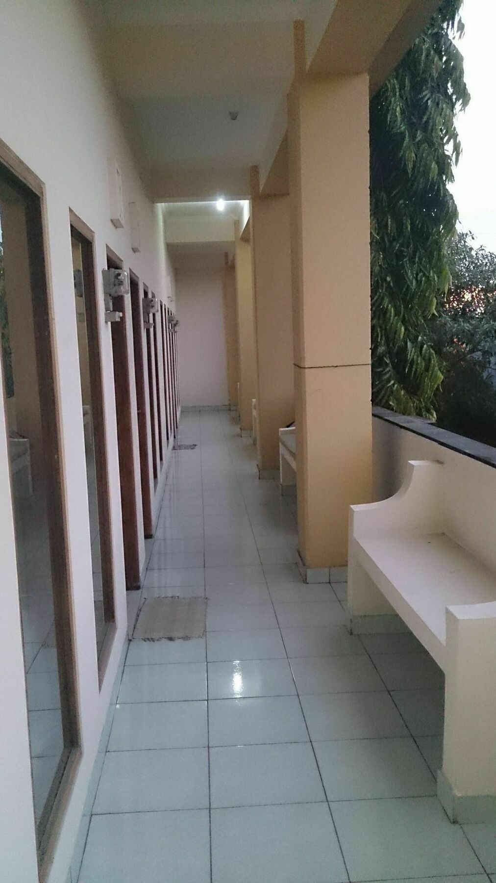 Pondok Taman 828 Hotel Denpasa Buitenkant foto